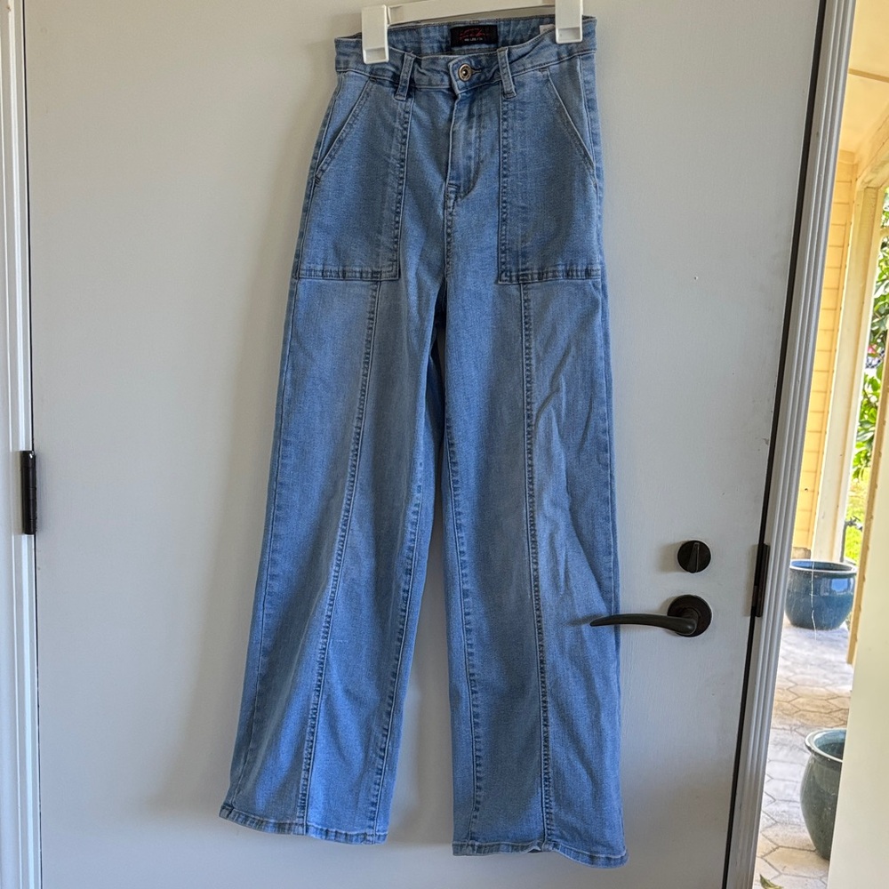 Light Blue Wide-Leg Women's Jeans